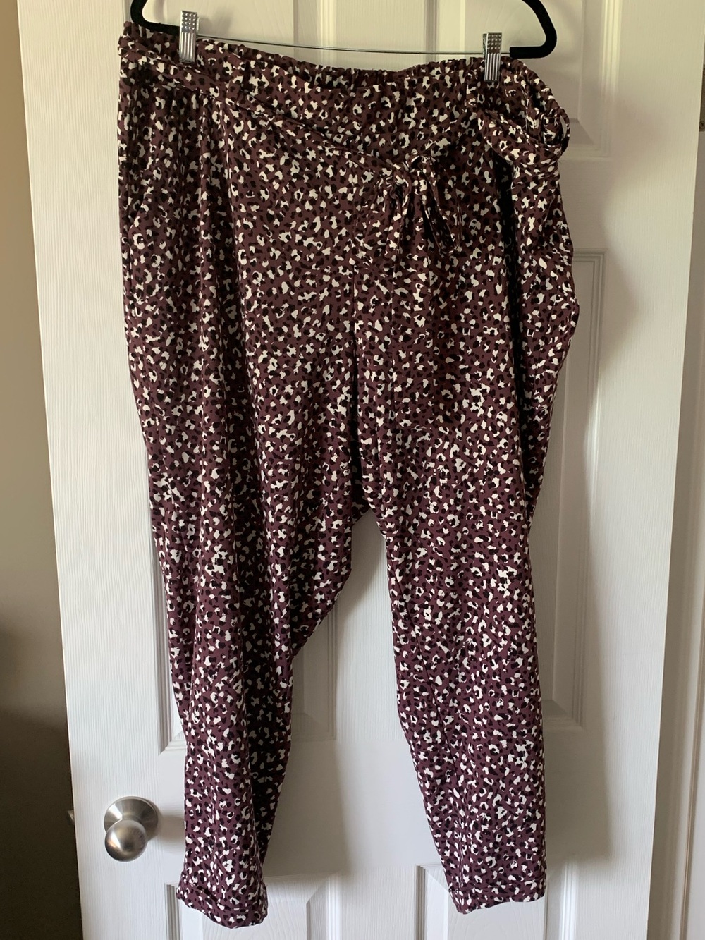 torrid Plum and White Printed Tie-Waist Joggers